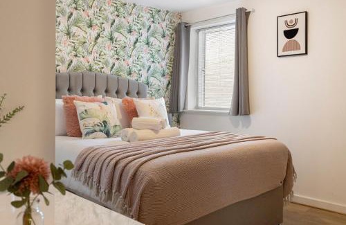 Clapton Apartment | Tranquil Urban Haven