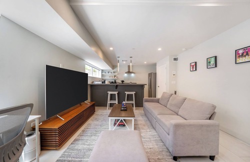 Venice Apartment | Tranquil Venice Hideaway One Minute to Beach