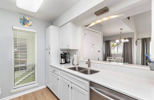 Corpus Christi Condo | Tranquil Waterfront Retreat with Sunset Views and All the Comforts of Home