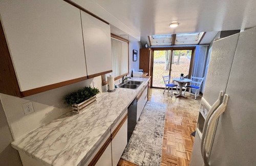 Central Lake Cottage | Tranquil waterfront cottage in Central Lake