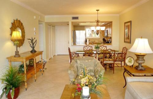 Marco Island Apartment | Tranquil waterfront condo with pool and steps to beach
