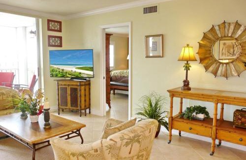 Marco Island Apartment | Tranquil waterfront condo with pool and steps to beach