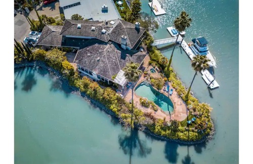 San Rafael Villa | Tranquil Waterfront Retreat Haven