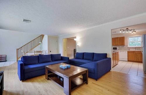 Pocono Summit House | Tranquil Waters – Kayaks Firepit Lakefront