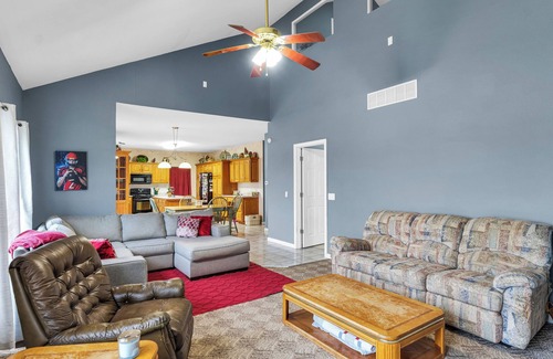 Mahomet House | Tranquil Waterside Getaway