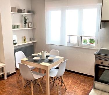 Las Campas y San Claudio Apartment | Tranquilidad y cercanía. WIFI. Parking incluido!