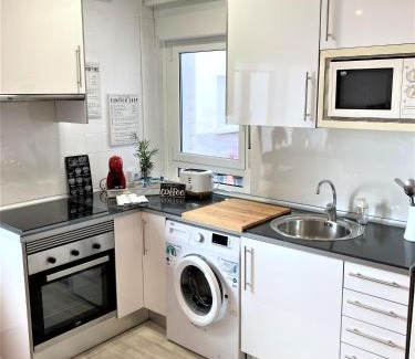 Las Campas y San Claudio Apartment | Tranquilidad y cercanía. WIFI. Parking incluido!