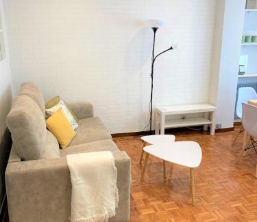 Las Campas y San Claudio Apartment | Tranquilidad y cercanía. WIFI. Parking incluido!