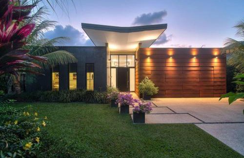 Port Douglas House | Tranquility by the Lake - Luxury Home Port Douglas