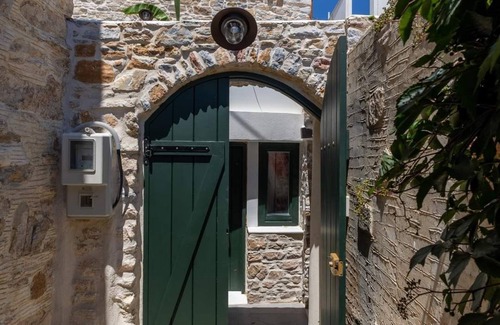Filoti House | Tranquility Combined with Discreet Luxury!