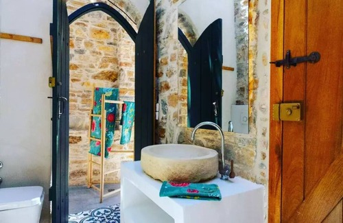 Filoti House | Tranquility Combined with Discreet Luxury!