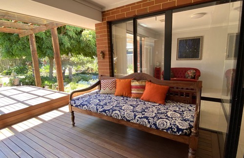 Halls Head House | Tranquility garden house ,5 minutes stroll to Indian Ocean