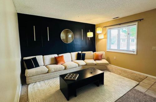 Trenton House | Tranquility in Trenton -Sleeps 9
