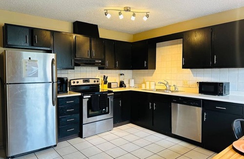 Trenton House | Tranquility in Trenton -Sleeps 9