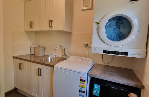 Hepburn Springs House | Tranquility Retreat, Cosy Old miners cottage est 1926, Peaceful & relaxing.