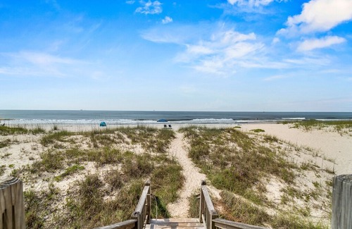 Fort Morgan House | Tranquility West - 6 Bedroom Gulf Front 1/2 Duplex, Sleeps 13