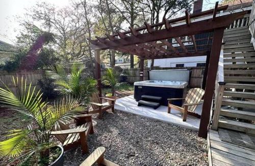 Northeast Virginia Beach House | Tranquility with Hot Tub