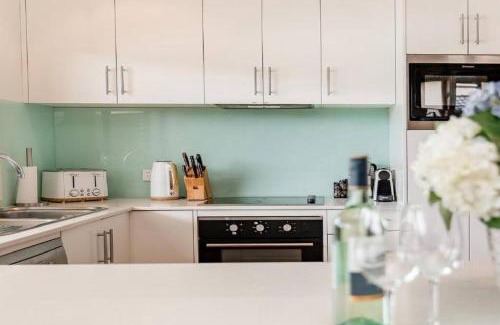 Woy Woy Apartment | Tranquility with Spa & Jetty