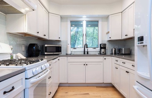 Northeast Virginia Beach House | Tranquility with Hot Tub! 5 min walk to beach