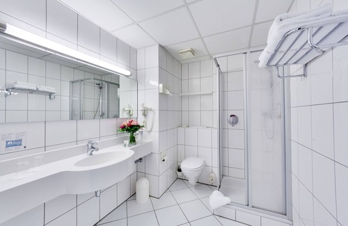 Froschhausen Hotel | Trans World Hotel Columbus
