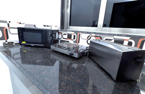 Andheri East Apartment | Transit Stay 1BHK Best for Meetings Layovers &Work
