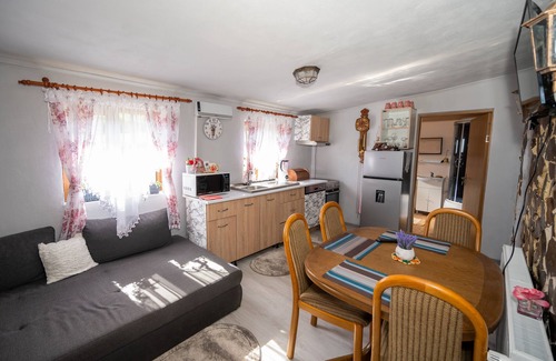 Bratca Cottage | Transylvanian Cottage with Private Swimming Pool