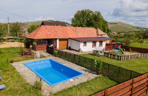 Bratca Cottage | Transylvanian Cottage with Private Swimming Pool