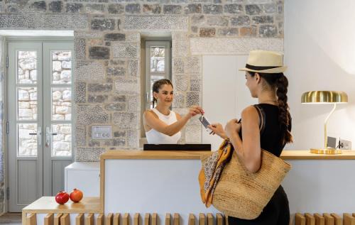 Limeni Hotel | Trapela Limeni Luxury Suites