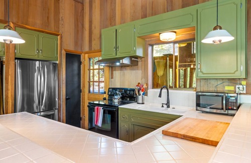 Alpine Meadows House | Trapper Cabin in Alpine Meadows w/hot tub