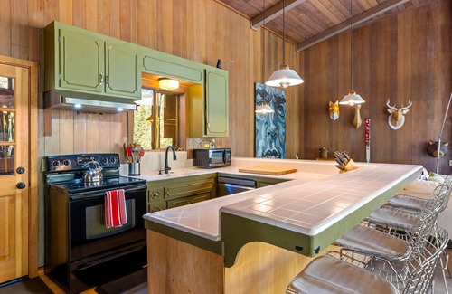 Alpine Meadows House | Trapper Cabin in Alpine Meadows w/hot tub