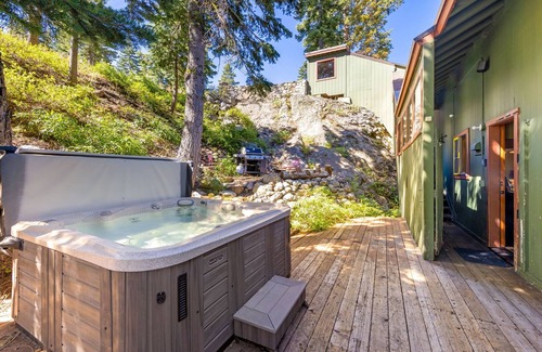 Alpine Meadows House | Trapper Cabin in Alpine Meadows w/hot tub