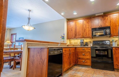 Sun Peaks Condo | Trappers Landing #06 By Bear Country