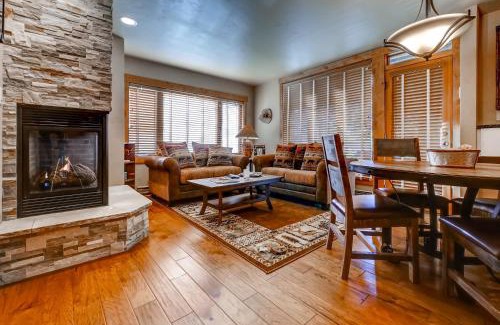 Steamboat Springs Apartment | Trappeurs Lodge