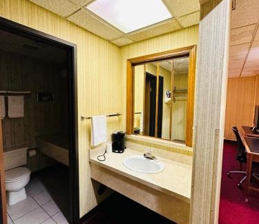 Emporia Hotel | Travel Inn & Suites