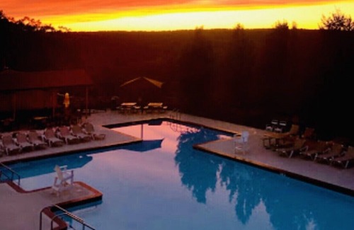 Bushkill House | TRAVEL NURSES WELCOME/ Bushkill- Poconos home in Gated community