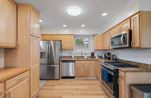 Seminary Hill House | Traveler's Dream Old Town Alexandria Home