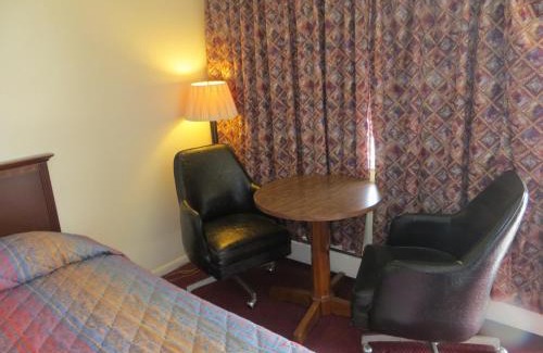 Salina Hotel | Traveler's Lodge