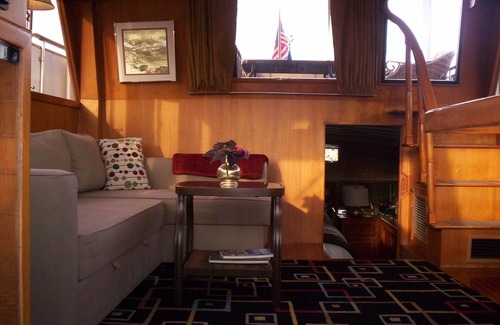 Charlestown Boat Rental | "Travelers Choice Award" Spacious 2 bedrm 45 ft yacht close to the Freedom Trail