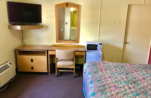 Salem Hotel | Travelers Inn Motel