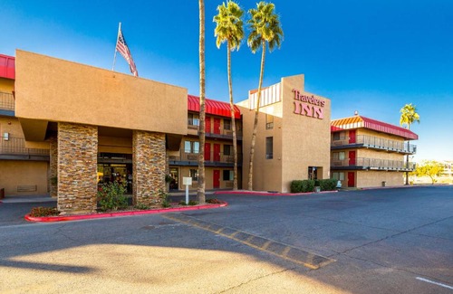 Estrella Hotel | Travelers Inn - Phoenix