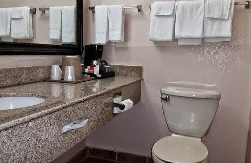 New Martinsville Hotel | Travelers Inn