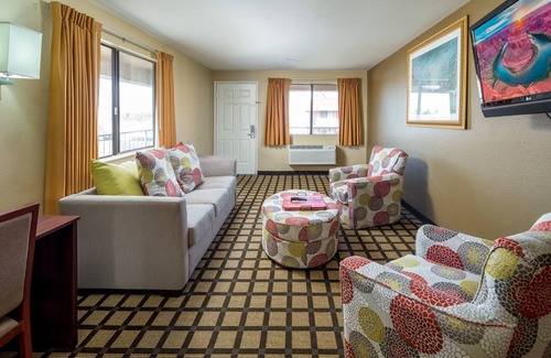 Estrella Hotel | Travelers Inn