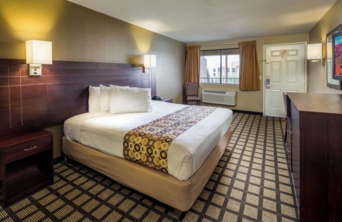 Estrella Hotel | Travelers Inn