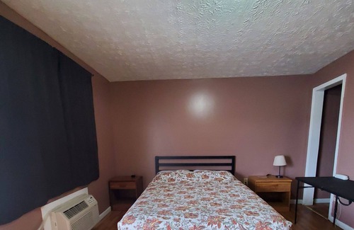 Chesapeake Hotel | Travelers Motel