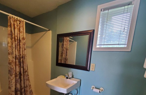 Chesapeake Hotel | Travelers Motel