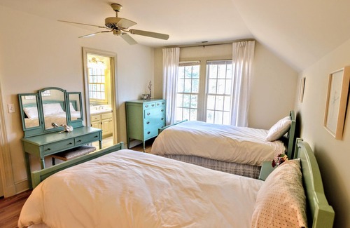 Easton House | Travelers Rest! Dock, Pool Eastern Shore Private Retreat St. Michaels / Easton