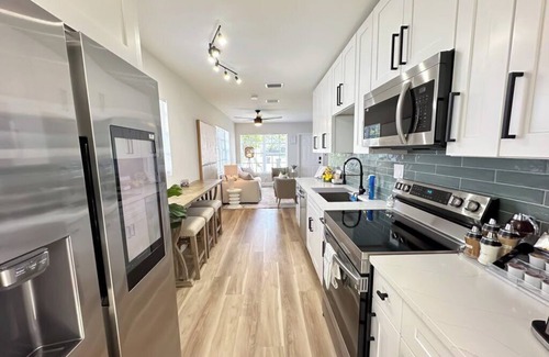 Edgewood House | Traveling with a group? AquaMaria is your pick!