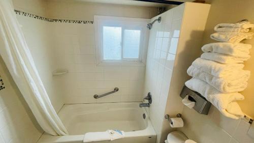 East Kootenay Hotel | Travellers Motel