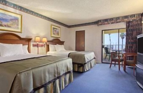 Sunset Beach Hotel | Travelodge by Wyndham Ocean Front