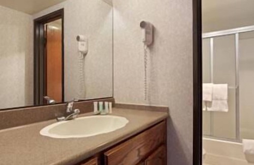 Sunset Beach Hotel | Travelodge by Wyndham Ocean Front